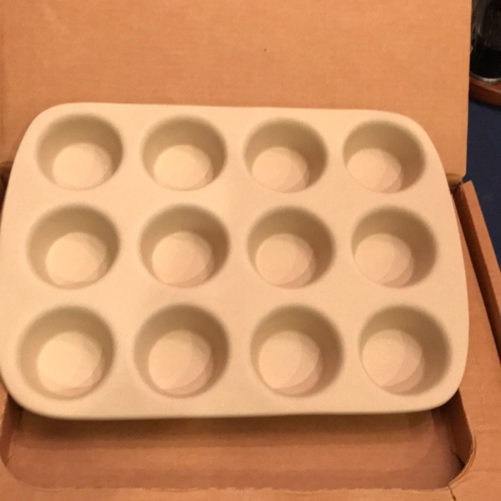 Stoneware Muffin Pan